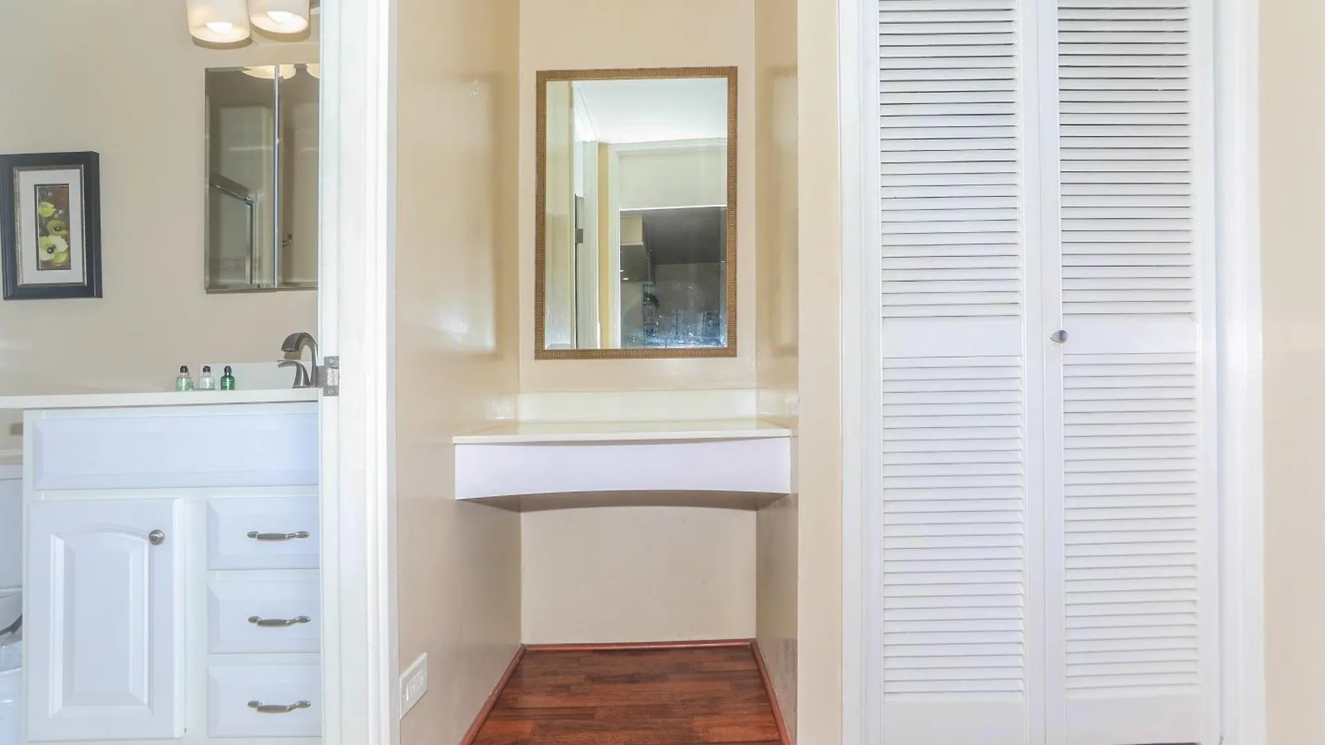 Spacious One Bedroom Harbor View Condos At Ilikai Marina With Private Balcony Honolulu 0*,  United States